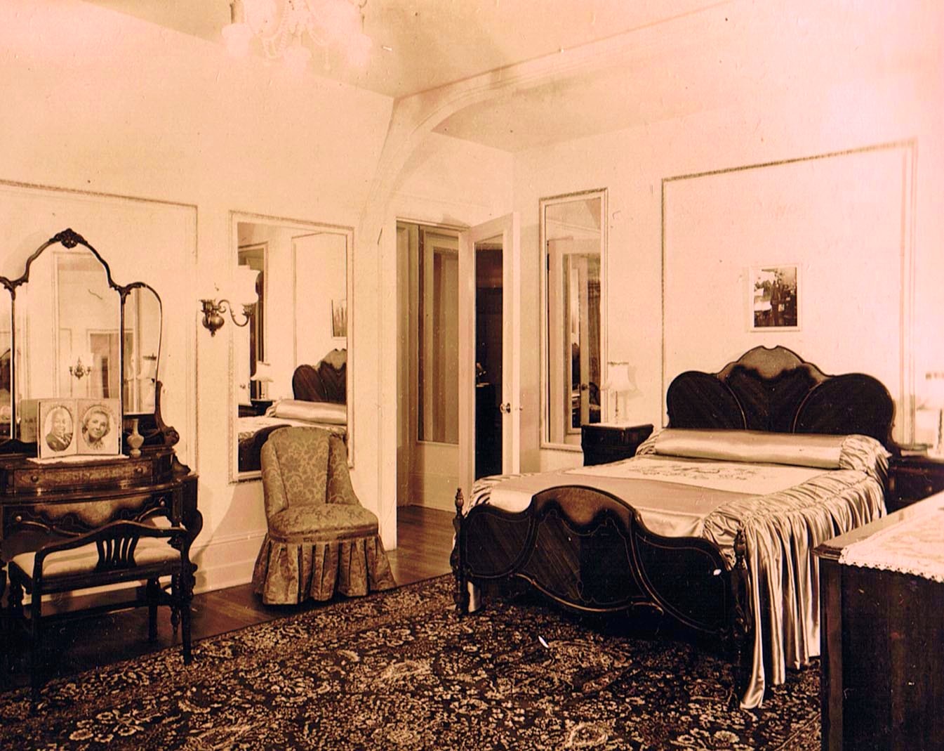 3rd floor bedroom, Manor house, Woodmont