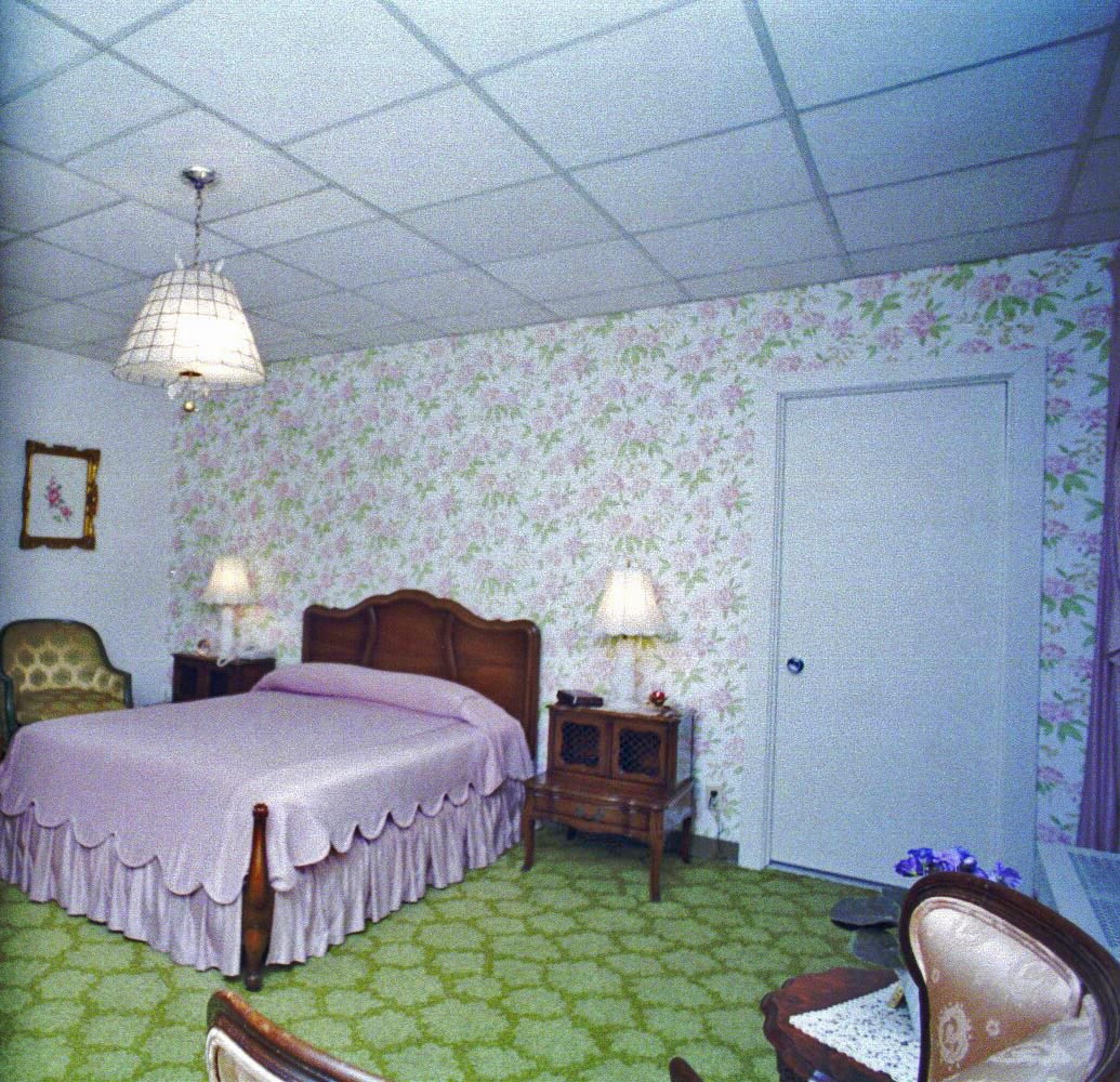 Divine Tracy Hotel Bedroom.